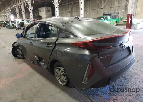 2018 Toyota Prius Prime Plus z USA, uszkodzony, nr VIN JTDKARFP4J3081115